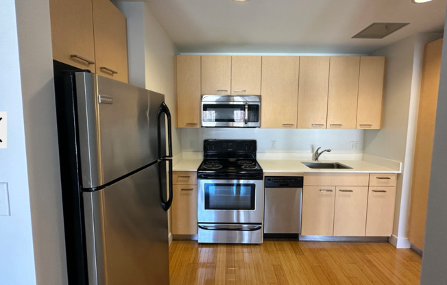 1 bed, 1 bath, $3,400, Unit 105