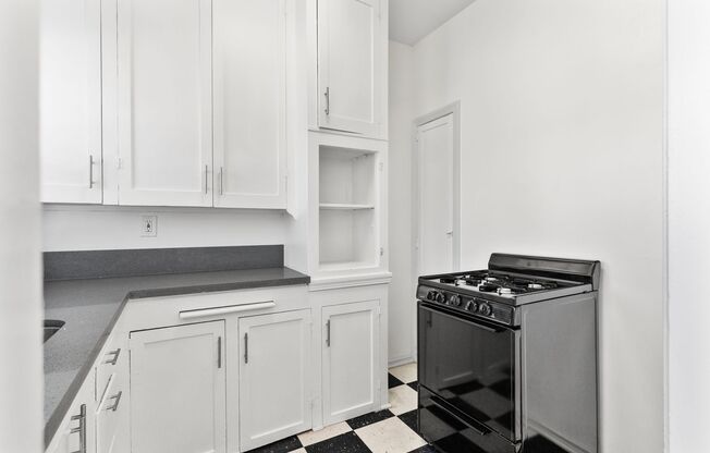 Studio, 1 bath, 414 sqft, $1,595, Unit 07