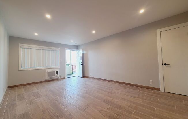 MANHATTAN LUXURY APARTMENTS LLC