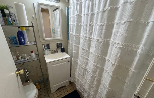 1 bed, 1 bath, $895, Unit 706