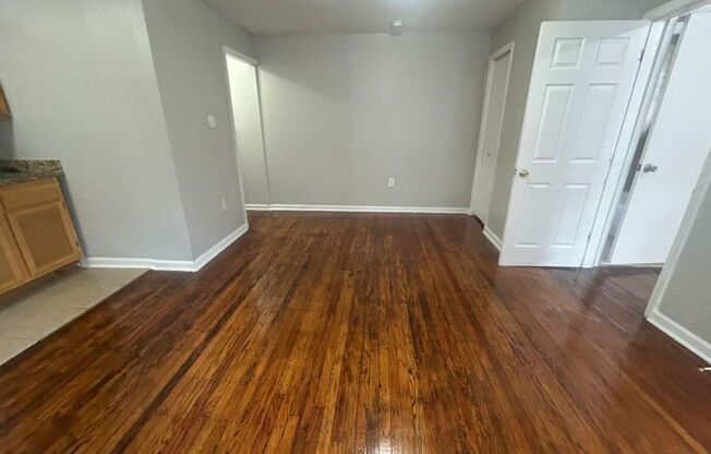 1 bed, 1 bath, 550 sqft, $1,250, Unit B16