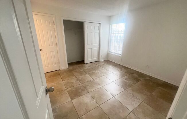 1 bed, 1 bath, 700 sqft, $925, Unit Unit 3