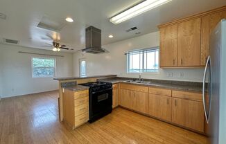 Upstairs 1 Bedroom with tons of Sunshine and Large Balcony!