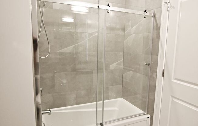 1 bed, 1 bath, 670 sqft, $2,750, Unit 927-206