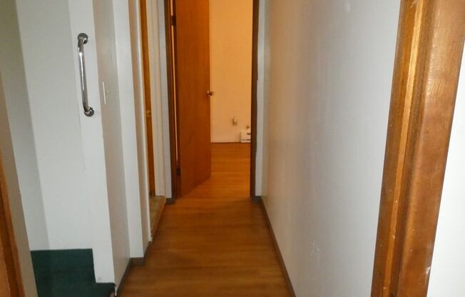 2 beds, 1 bath, $1,600