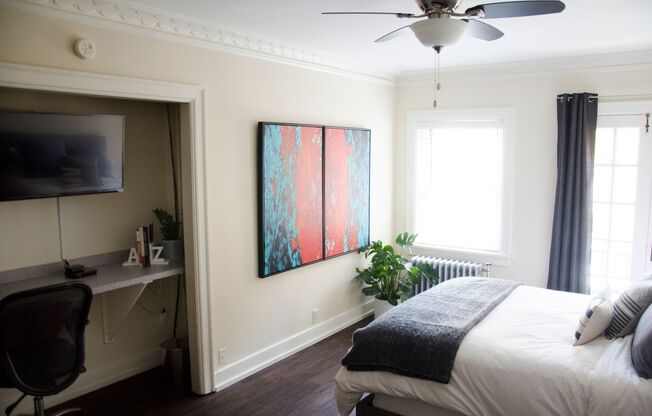 Studio, 1 bath, 300 sqft, $1,250, Unit 107