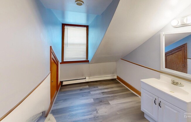 4 beds, 2 baths, 1,600 sqft, $4,795, Unit 2
