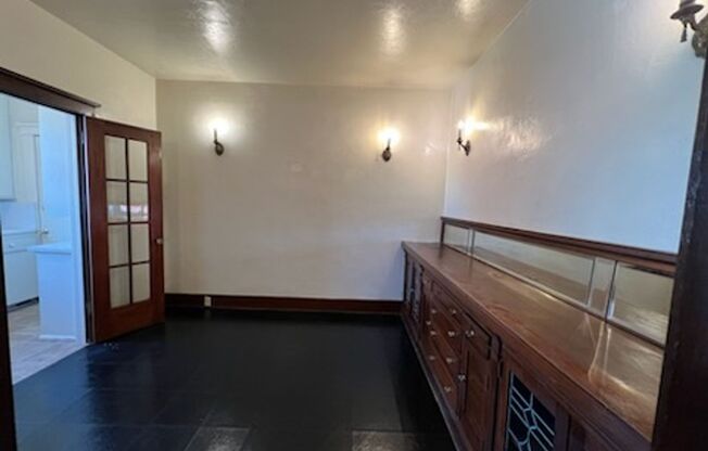 1 bed, 1 bath, 850 sqft, $1,125, Unit 1561 N Van Ness Ave #8