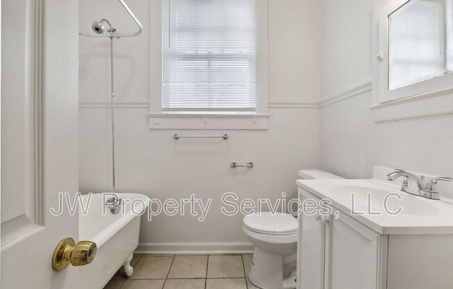 2 beds, 1 bath, $1,050