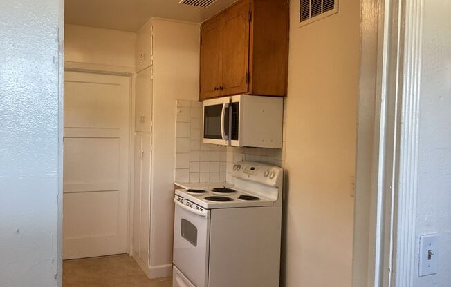 2 beds, 1 bath, $1,350, Unit 3452