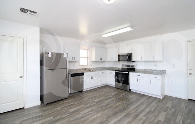 822 N NAVAJO LN