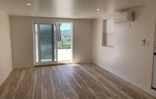 4038 W 42