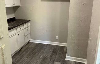 2 beds, 1 bath, $995