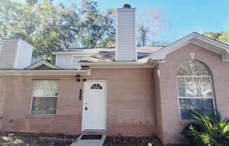 SPACIOUS NW 3/2 w/ Washer/Dryer, Privacy Fenced Yard, & Vaulted Ceilings! Available NOW for $1500/month!