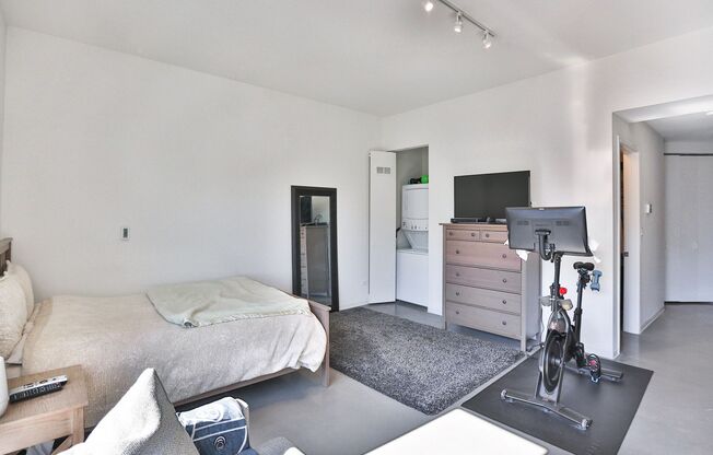 Studio, 1 bath, 600 sqft, $2,050, Unit 410