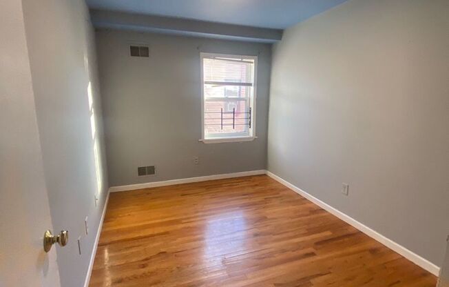 2 beds, 1 bath, $2,300