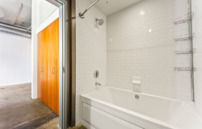 1 bed, 1 bath, 1,385 sqft, $4,200, Unit 413