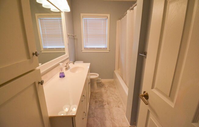 3 bed 1 bath Available For Rent Near Historic Pill Hill!