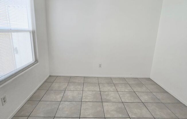 3 beds, 3 baths, $1,850, Unit Unit 1015 UNIT B BLDG 7