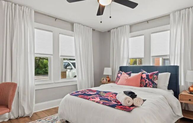 Completely furnished ready to live in just bring your suitcase