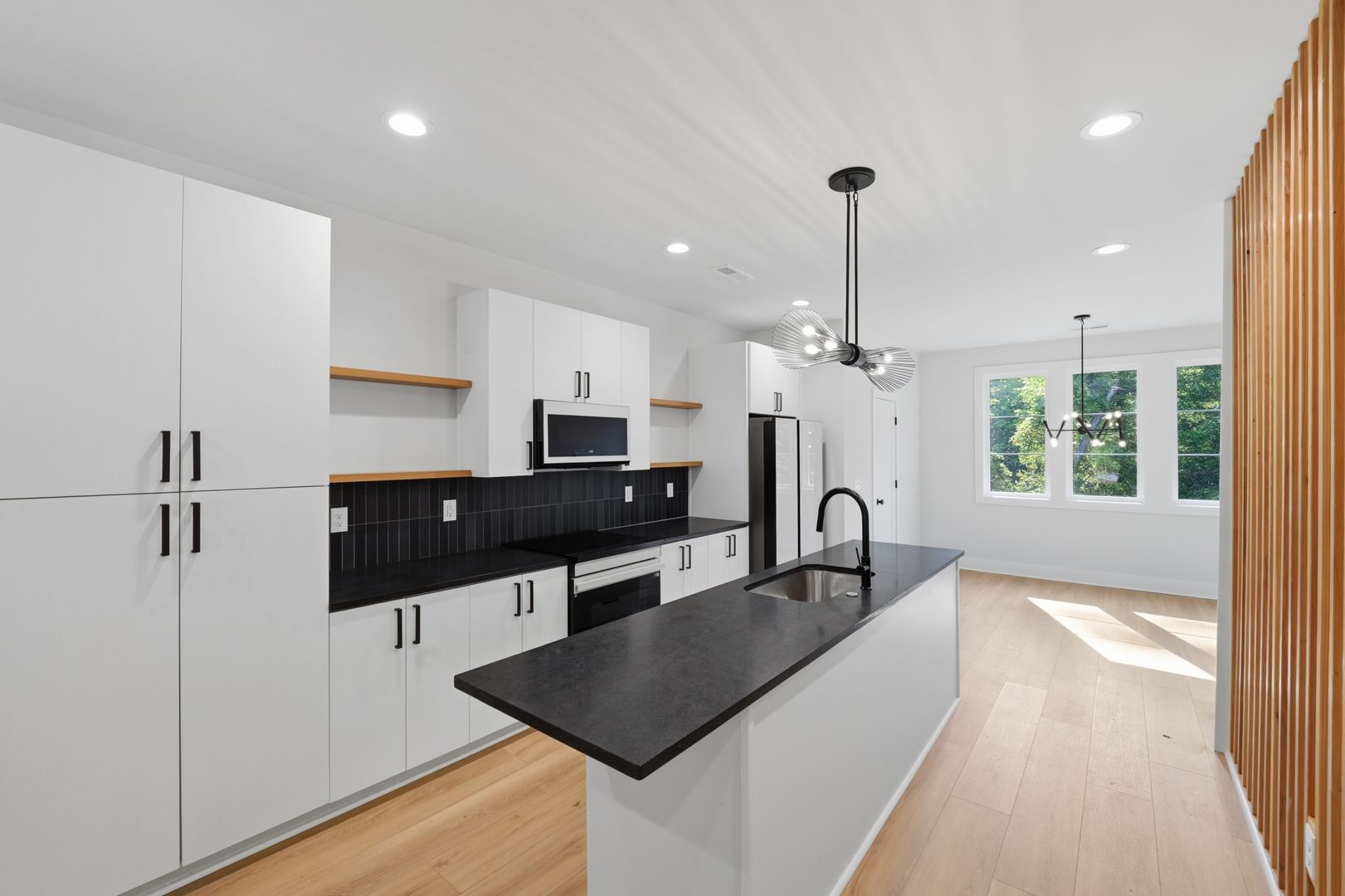 Bold and Beautiful Luxury 3BR/3.5BA Townhome with Chef’s Kitchen in Prime Charlotte Location