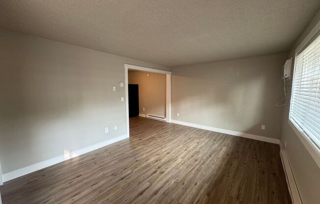 COZY 2BD/1BA NORTH WEST APARTMENT | ON-SITE LAUNDRY | PET FRIENDLY | OFF-STREET PARKING | AVAIL UPON REQUEST