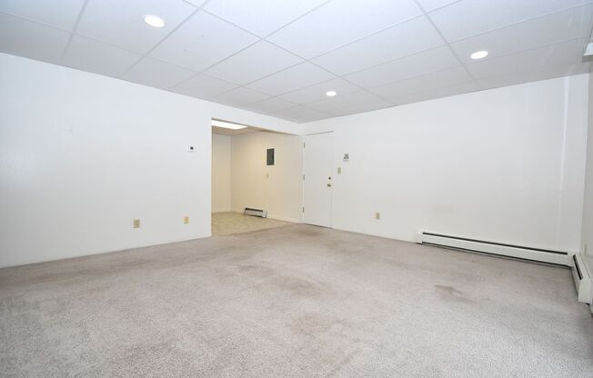 Pet Friendly! Garden Level 2 Bedroom in a Great Central Location! Close to Downtown and MSU!