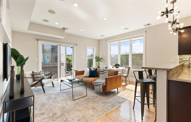 178 W 4 ST