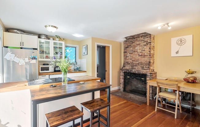 7 COTTAGE ST