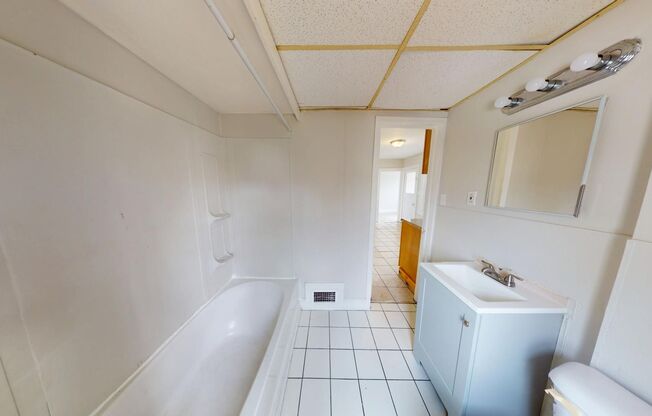 2 beds, 1 bath, 735 sqft, $900, Unit Unit 4