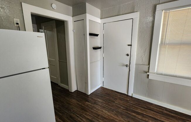 1 bed, 1 bath, $650