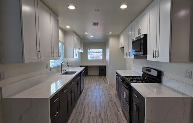 Newly Remodeled 2 Bedroom / 1 Bath! Call or text Orlando 657-274-8756 today!