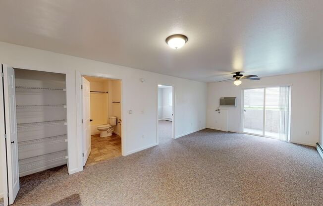 2 beds, 1 bath, 840 sqft, $1,250, Unit 4206-05