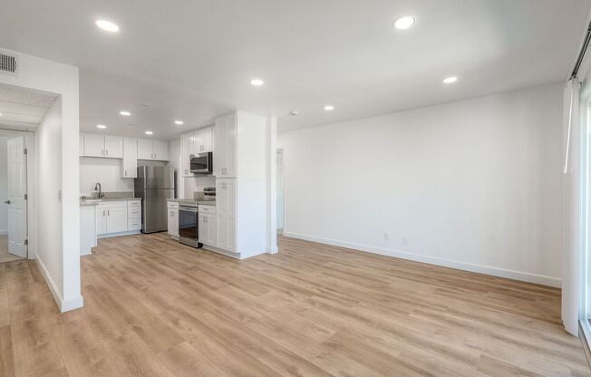 3 beds, 2.5 baths, 1,130 sqft, $3,195, Unit 44