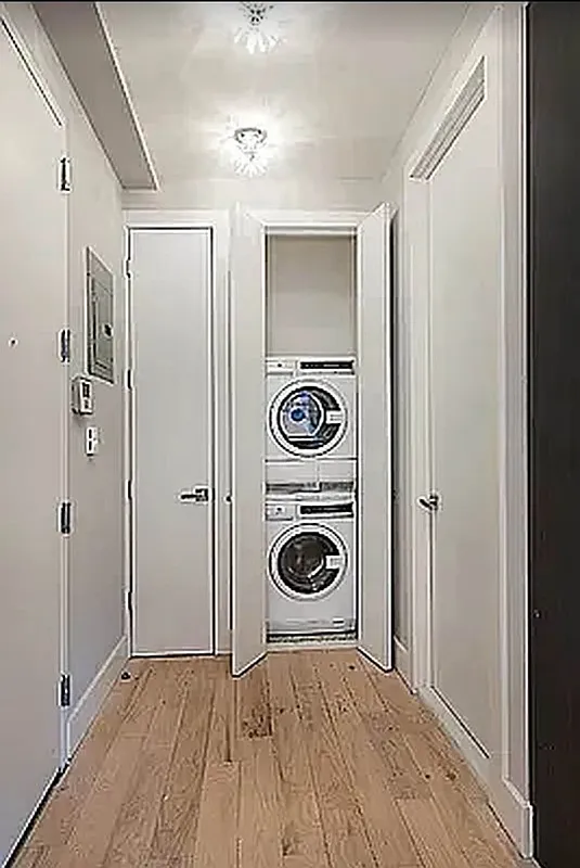 133 E 35 ST