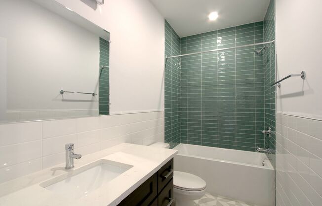 2 beds, 2 baths, 912 sqft, $1,675, Unit 306