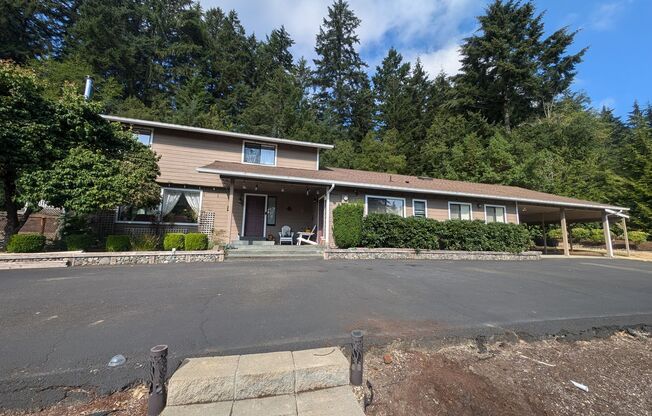 BIG & BEAUTIFUL! 5 Beds / 3.5 Bath for Rent in Port Orchard - Amenities Galore!