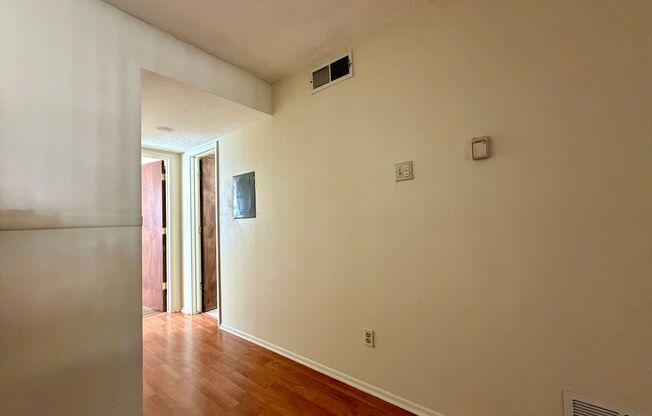 1 bed, 1 bath, 700 sqft, $895, Unit Unit 16