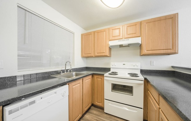 the preserve at ballantyne commons apartment kitchen