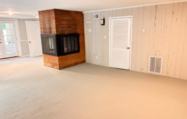 1201 OLD CANNONS LN