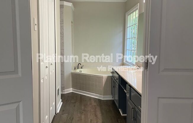 4 beds, 2.5 baths, 2,959 sqft, $2,695