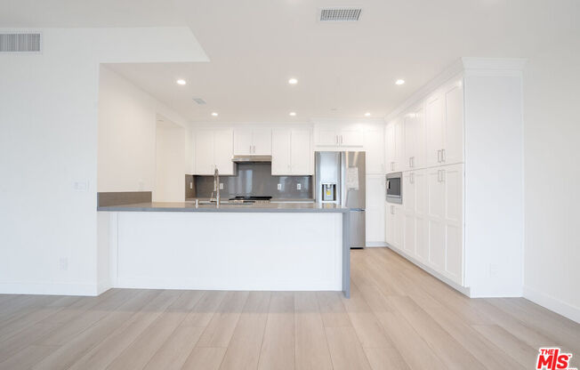 2 beds, 2 baths, 1,621 sqft, $4,800, Unit 1509