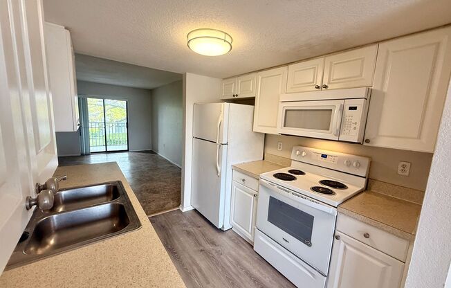 2 beds, 1 bath, $1,750, Unit Unit 1606