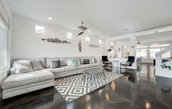 FANTASTIC FULLY UPGRADED FURNISHED RENTAL LOCATED IN THE SOUTHWEST!!!