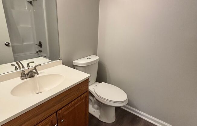 2 beds, 2 baths, 1,040 sqft, $850