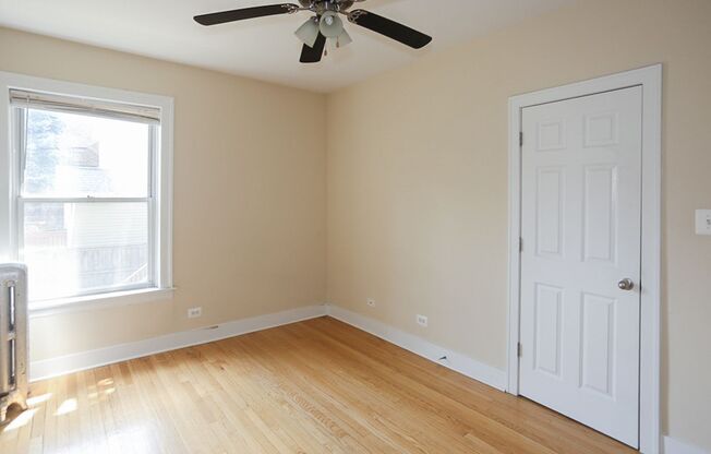 2 beds, 1 bath, 910 sqft, $2,595, Unit 1925-1