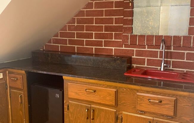 Gorgeous Two Story /Five Bedrooms in Burbank With Fantastic Views!!!