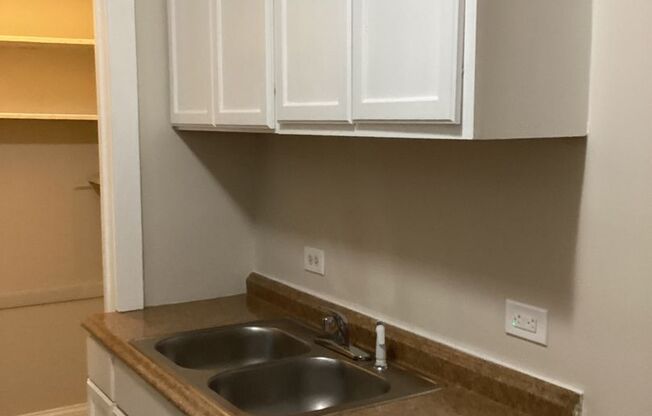 2 beds, 1 bath, $1,500, Unit 7357-1N