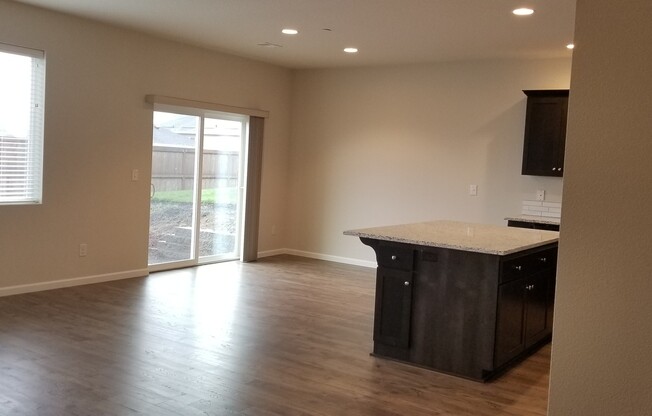 Beautiful 4BD Camas Home Within 5 Minutes of Three Top Ranked Camas Schools! Min to I-5 & PDX!