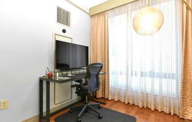 1 bed, 1.5 baths, 965 sqft, $4,350, Unit 703